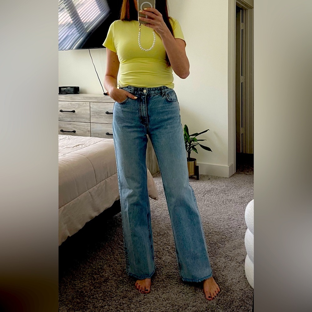 Zara Light Blue Wide Leg Jeans.
Good condition, inseam 33,5 inch